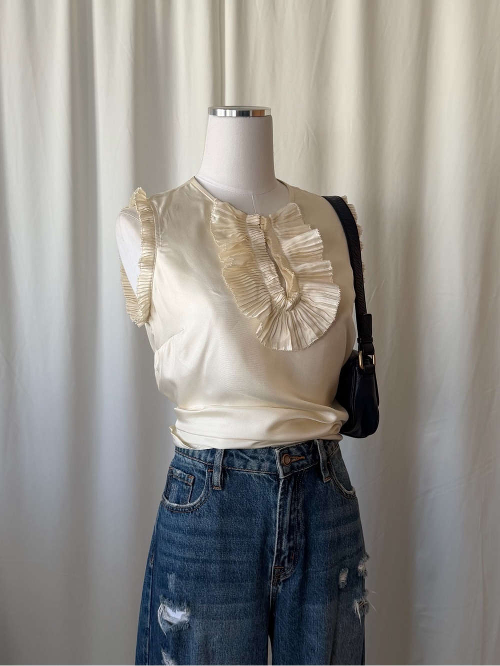 J.Crew 100% Silk Ruffle V-Neck Blouse Cream Tank Size 4. - Picture 4 of 14